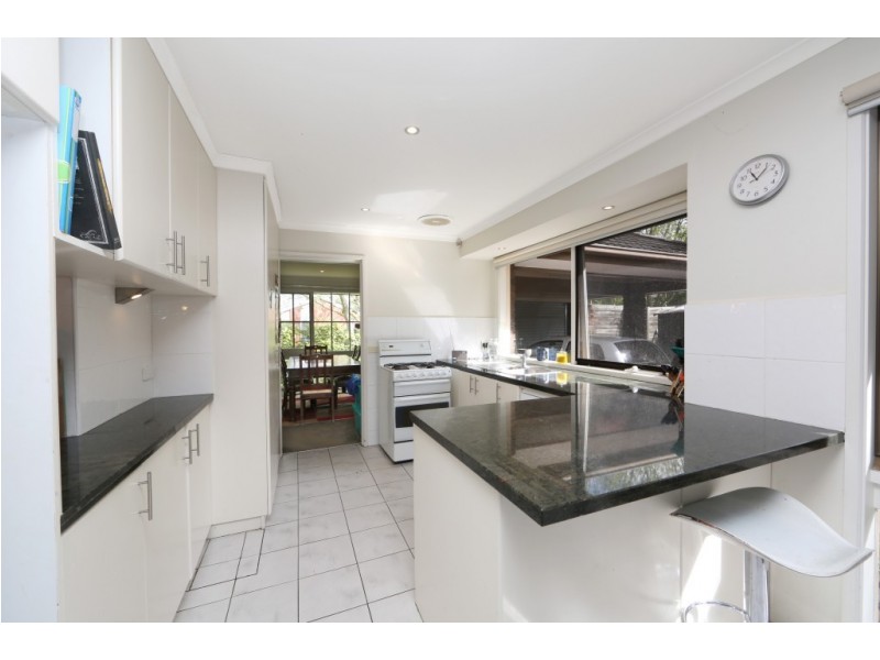 6 Bridgewater Way, Rowville VIC 3178