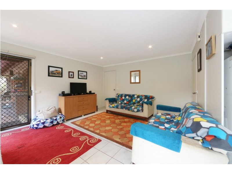 6 Bridgewater Way, Rowville VIC 3178