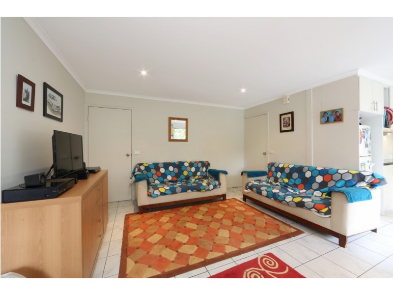 6 Bridgewater Way, Rowville VIC 3178