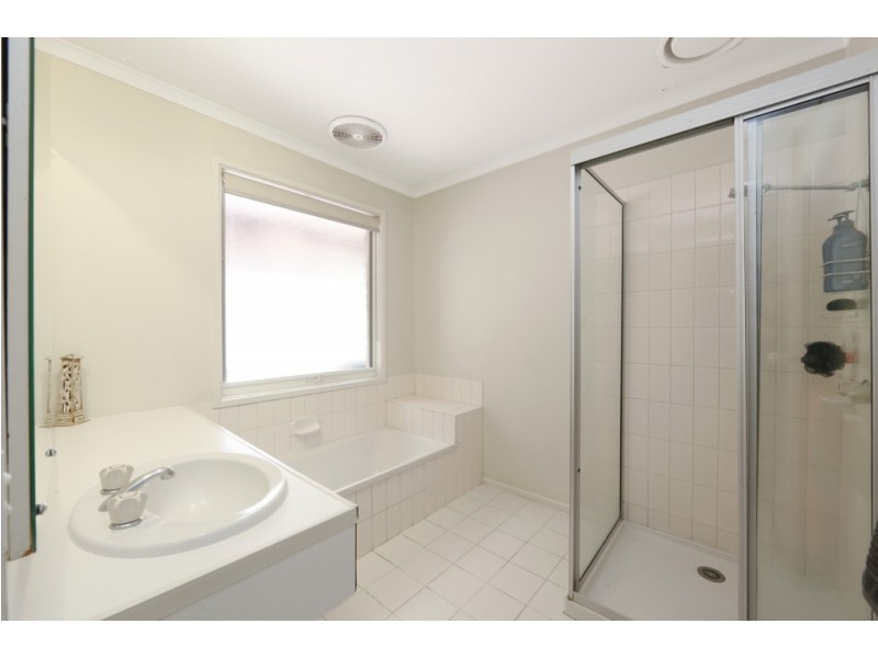 6 Bridgewater Way, Rowville VIC 3178