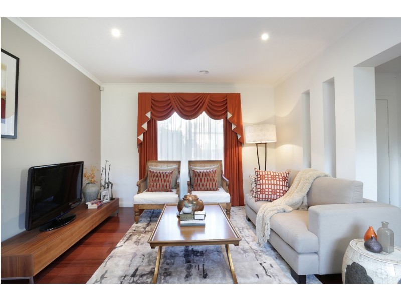 71 Sovereign Manors Crescent, Rowville VIC 3178