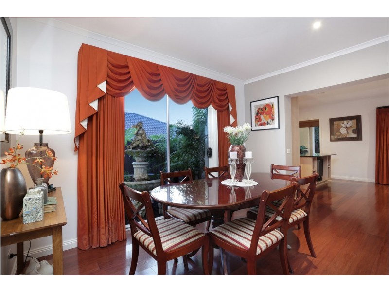 71 Sovereign Manors Crescent, Rowville VIC 3178