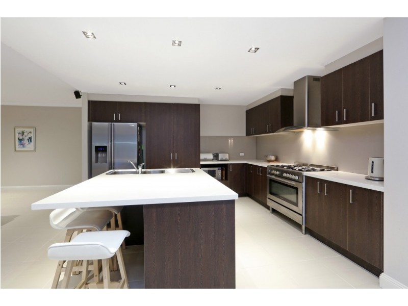 16 Gladesville Close, Lysterfield South VIC 3156