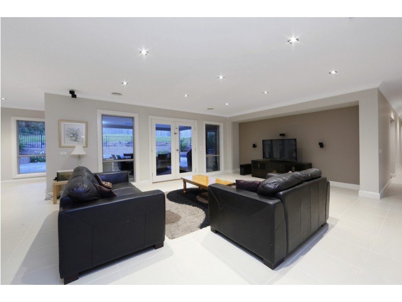16 Gladesville Close, Lysterfield South VIC 3156