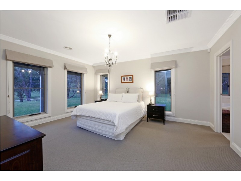 16 Gladesville Close, Lysterfield South VIC 3156