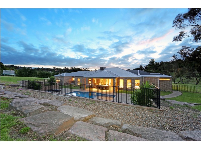 16 Gladesville Close, Lysterfield South VIC 3156