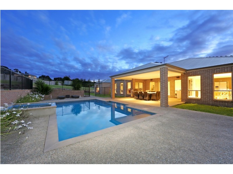 16 Gladesville Close, Lysterfield South VIC 3156