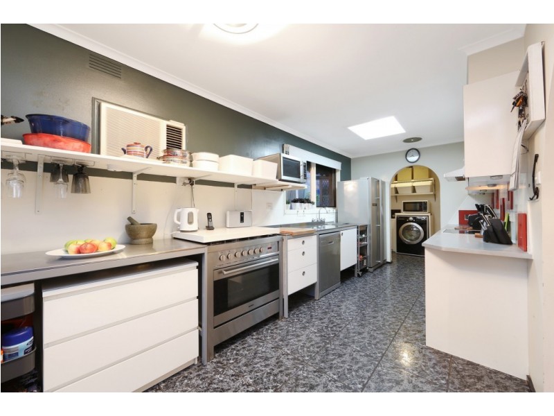 20 Lynn Drive, Ferntree Gully VIC 3156