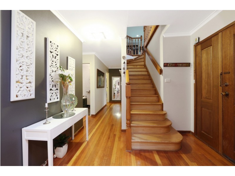 20 Lynn Drive, Ferntree Gully VIC 3156