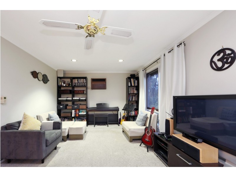 20 Lynn Drive, Ferntree Gully VIC 3156