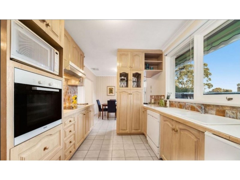 16 Aisbett Avenue, Wantirna South VIC 3152