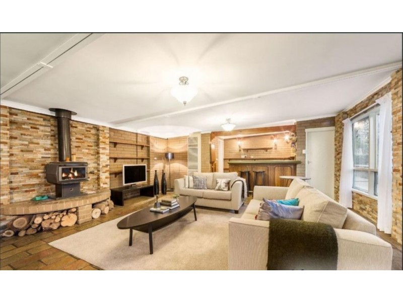 16 Aisbett Avenue, Wantirna South VIC 3152