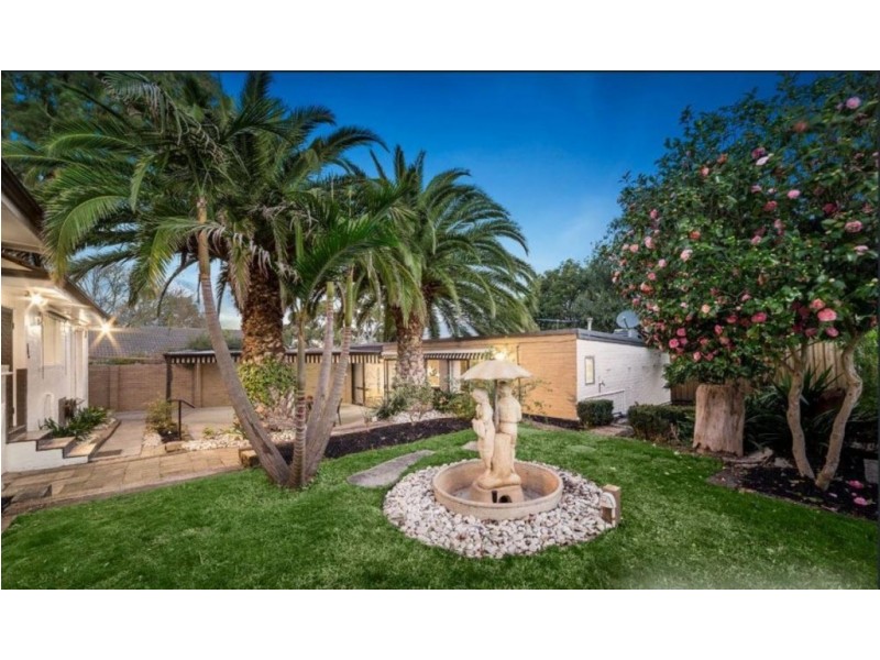 16 Aisbett Avenue, Wantirna South VIC 3152