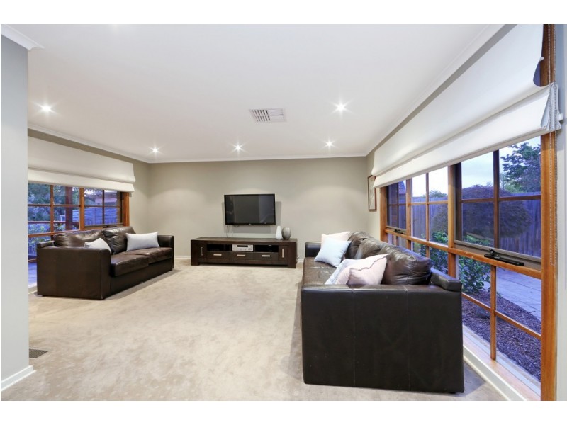 18 Laanecoorie Drive, Lysterfield VIC 3156