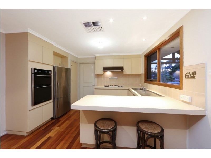 18 Laanecoorie Drive, Lysterfield VIC 3156