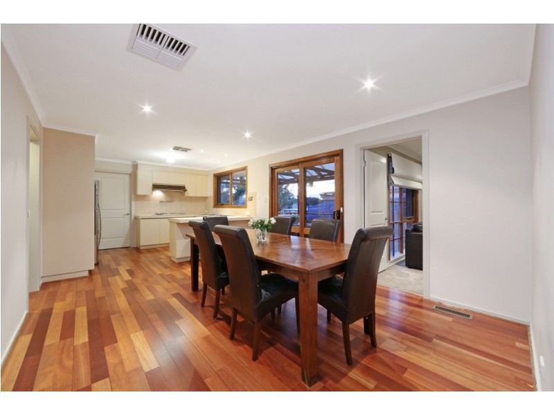 18 Laanecoorie Drive, Lysterfield VIC 3156