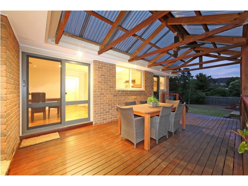 18 Laanecoorie Drive, Lysterfield VIC 3156