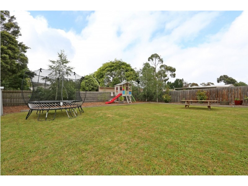 18 Laanecoorie Drive, Lysterfield VIC 3156
