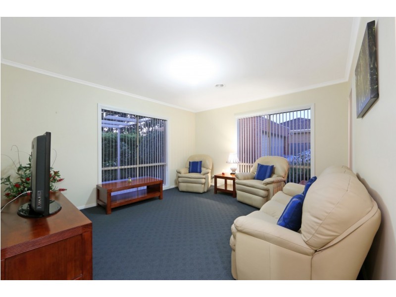 2/4 Lambourne Avenue, Rowville VIC 3178