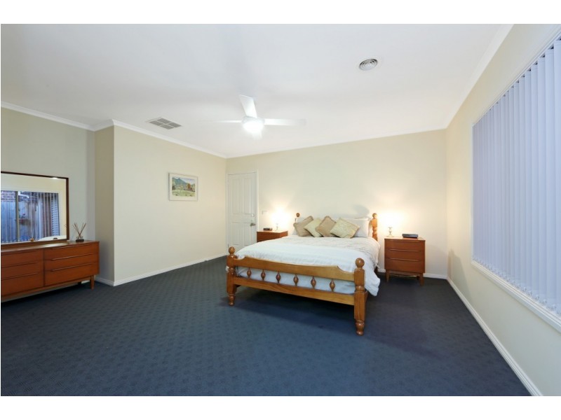 2/4 Lambourne Avenue, Rowville VIC 3178