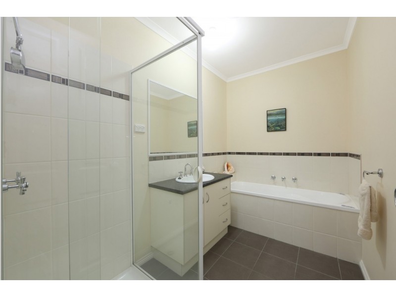 2/4 Lambourne Avenue, Rowville VIC 3178