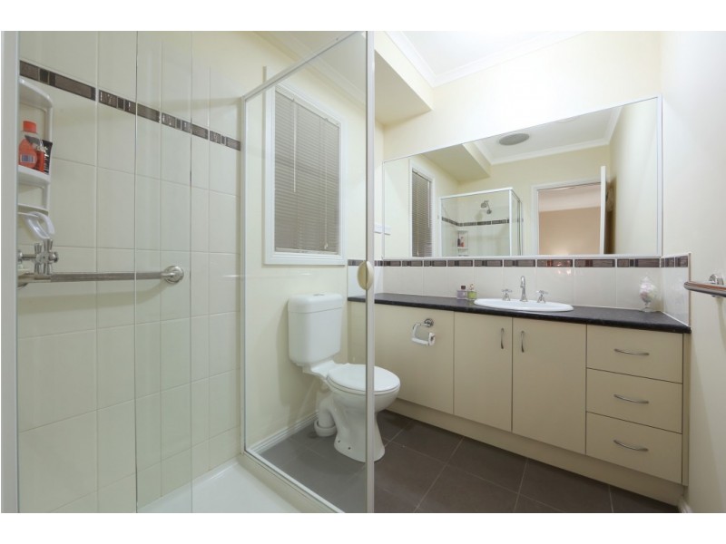 2/4 Lambourne Avenue, Rowville VIC 3178