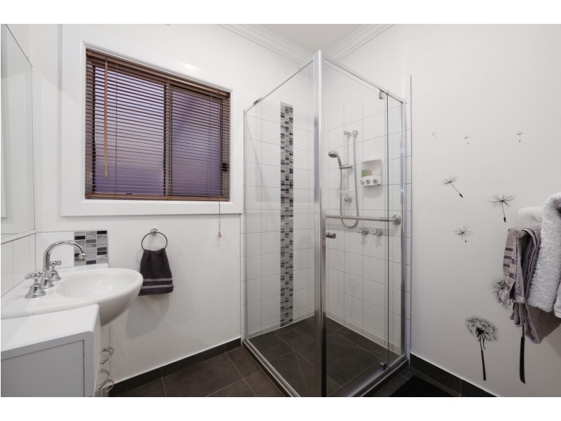 1/126 Glenfern Road, Ferntree Gully VIC 3156