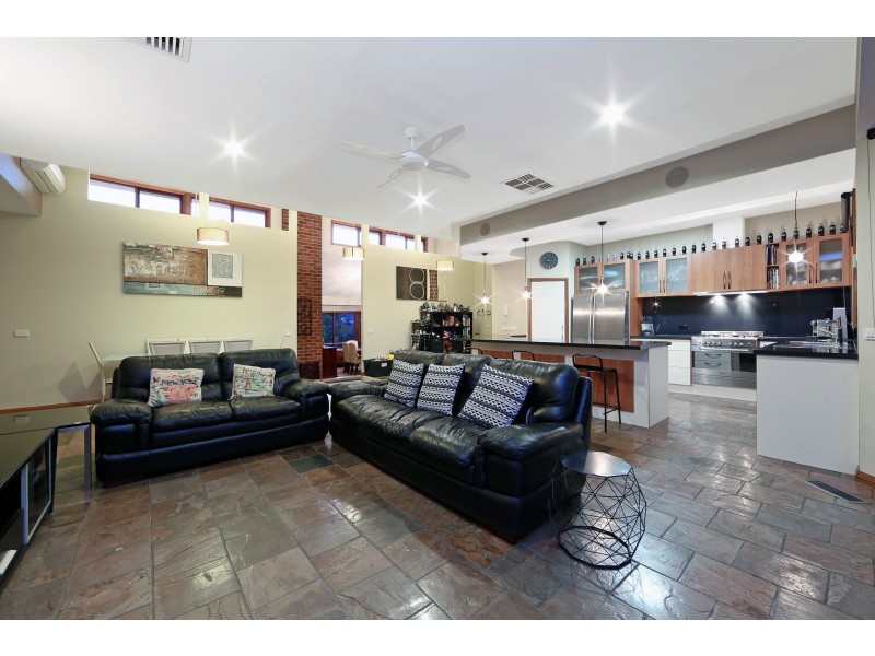 5 Crimea Close, Rowville VIC 3178