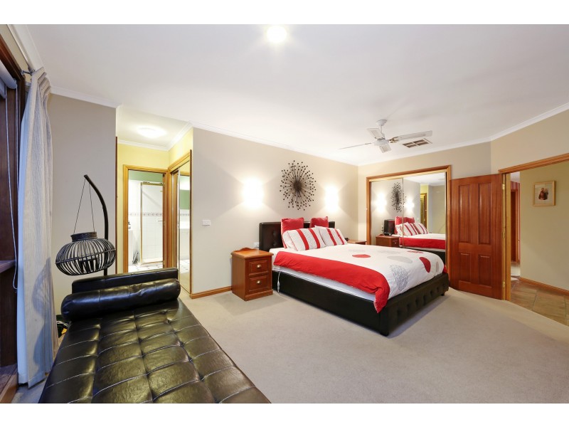5 Crimea Close, Rowville VIC 3178