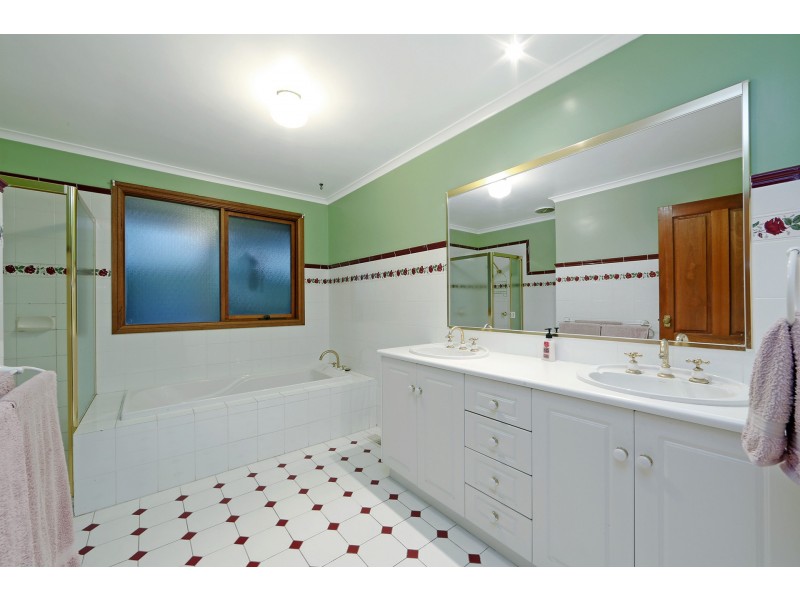 5 Crimea Close, Rowville VIC 3178