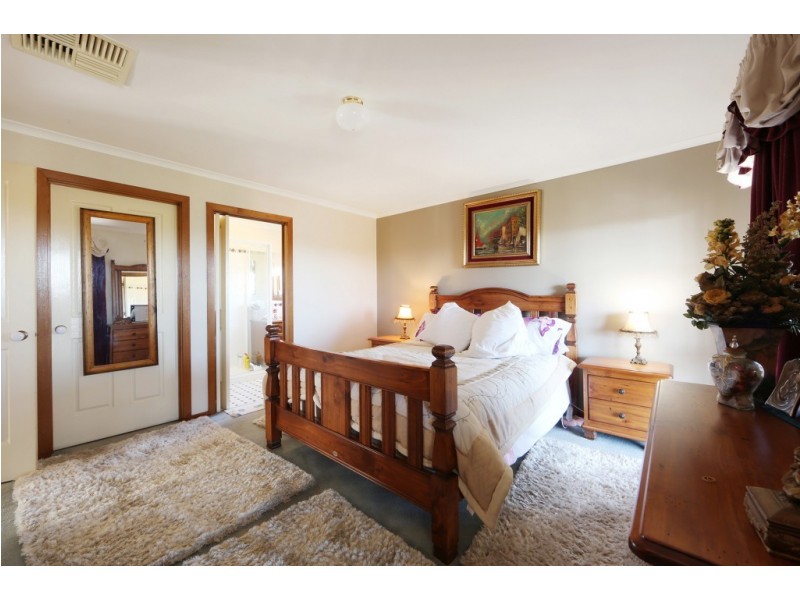 27 Teofilo Drive, Lysterfield VIC 3156