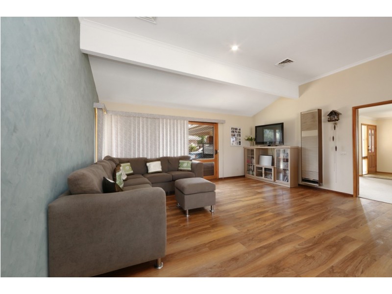 2 Lovell Close, Rowville VIC 3178