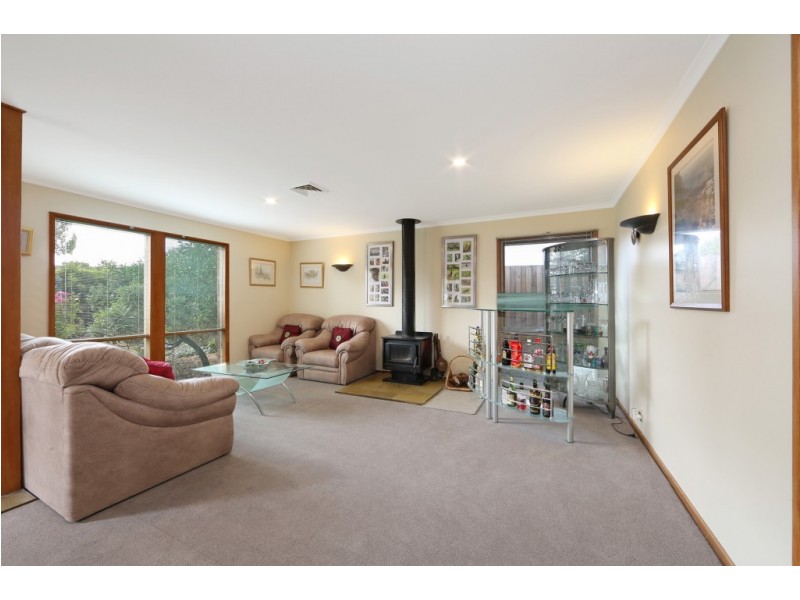 2 Lovell Close, Rowville VIC 3178