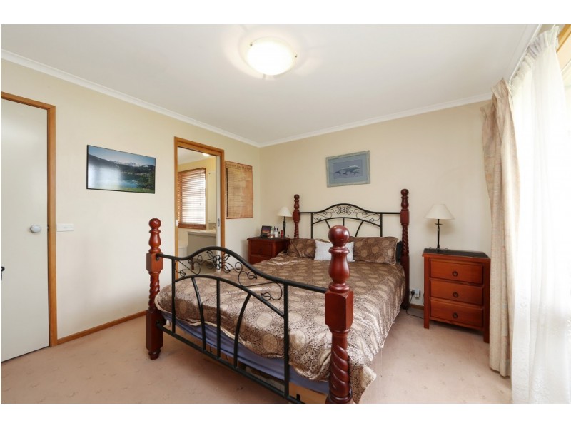 2 Lovell Close, Rowville VIC 3178