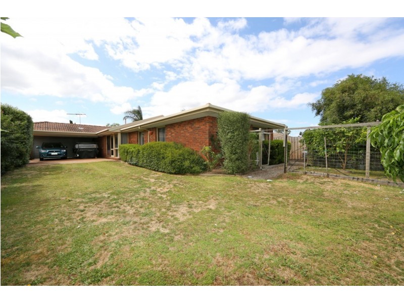 2 Lovell Close, Rowville VIC 3178