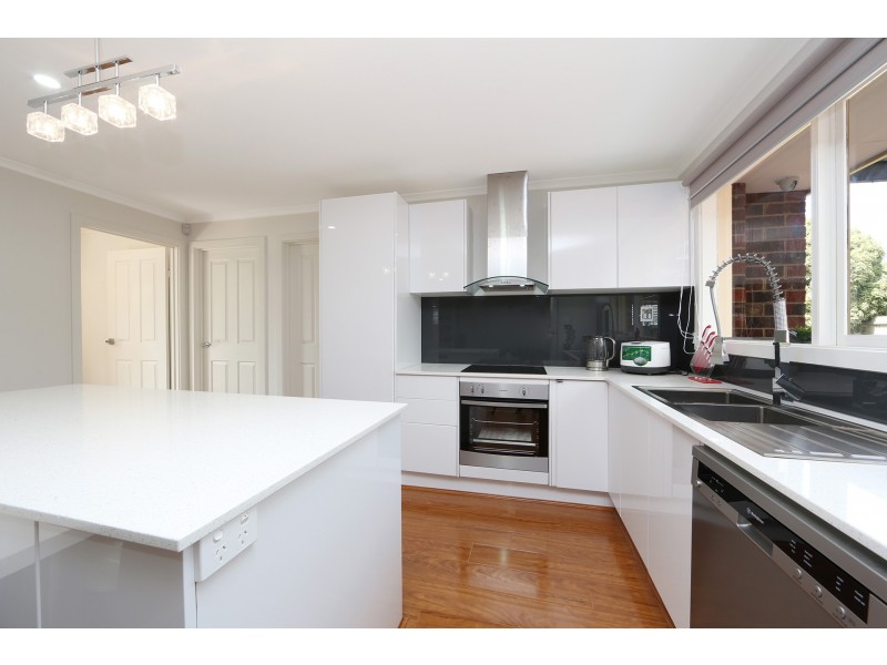 51 Lakeview Avenue, Rowville VIC 3178