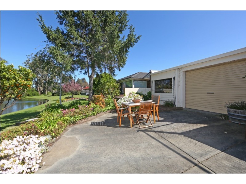 25 Lakeside Boulevard, Rowville VIC 3178