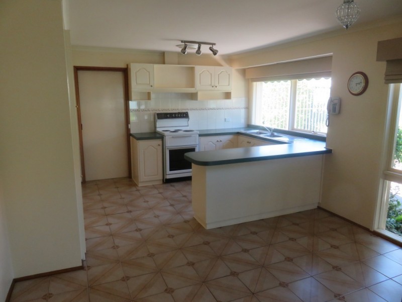 25 Lakeside Boulevard, Rowville VIC 3178