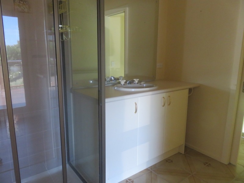 25 Lakeside Boulevard, Rowville VIC 3178