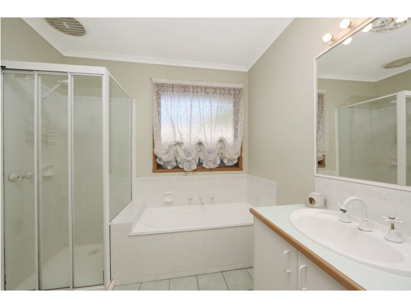 6 Diamond Close, Ferntree Gully VIC 3156