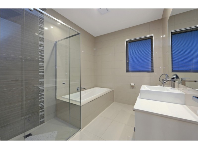 2/5 Blucher Street, Ferntree Gully VIC 3156