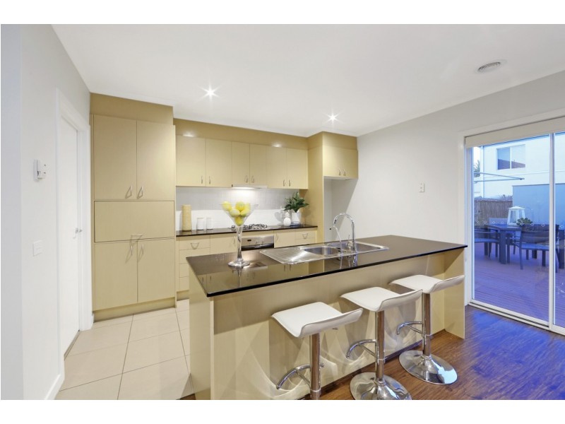 126 Sovereign Manors Crescent, Rowville VIC 3178