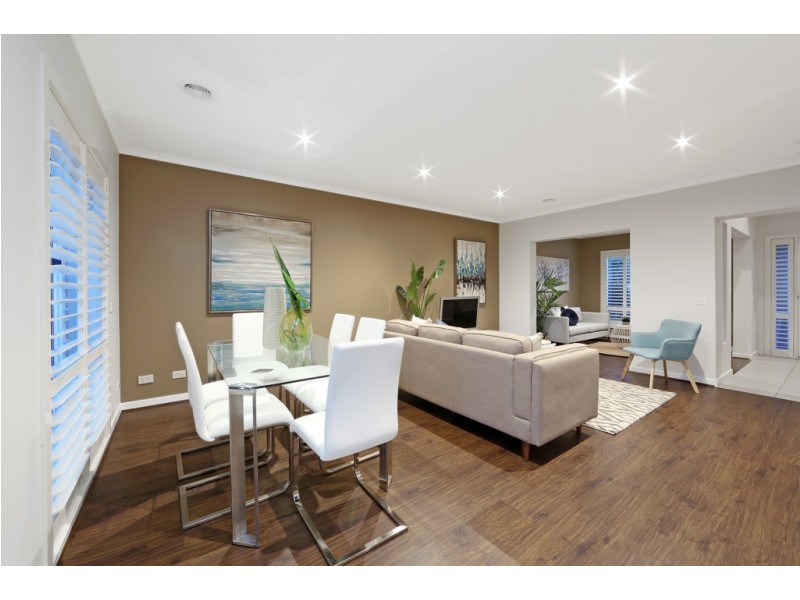 126 Sovereign Manors Crescent, Rowville VIC 3178