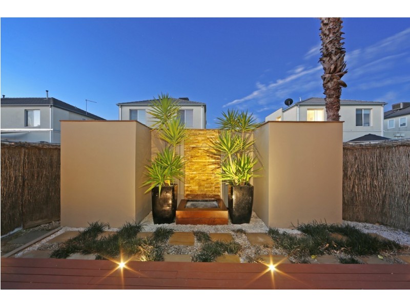 126 Sovereign Manors Crescent, Rowville VIC 3178