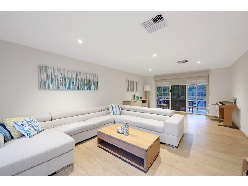 2 Lehhong Close, Rowville VIC 3178