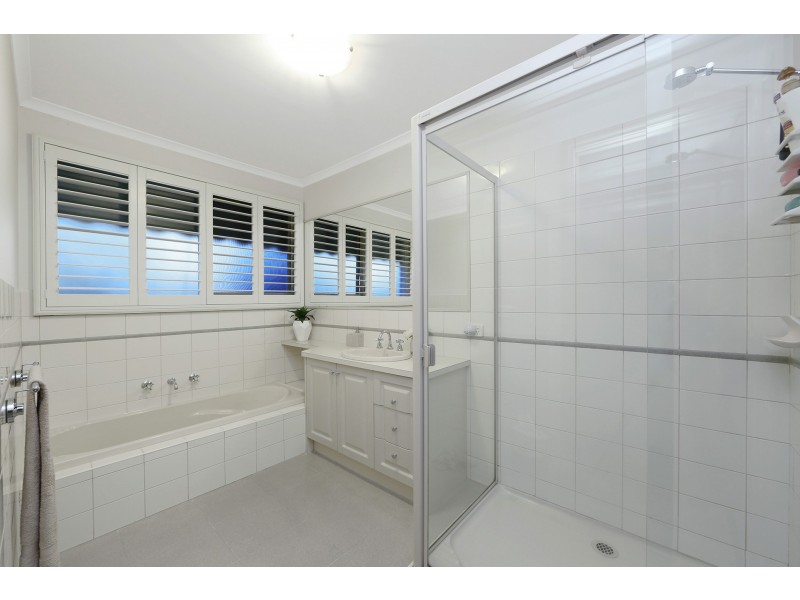 2 Lehhong Close, Rowville VIC 3178