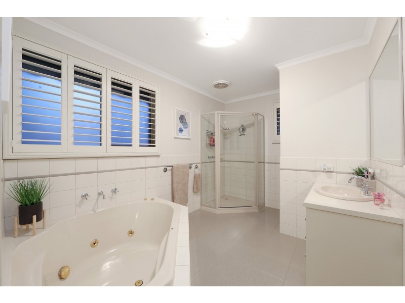 2 Lehhong Close, Rowville VIC 3178