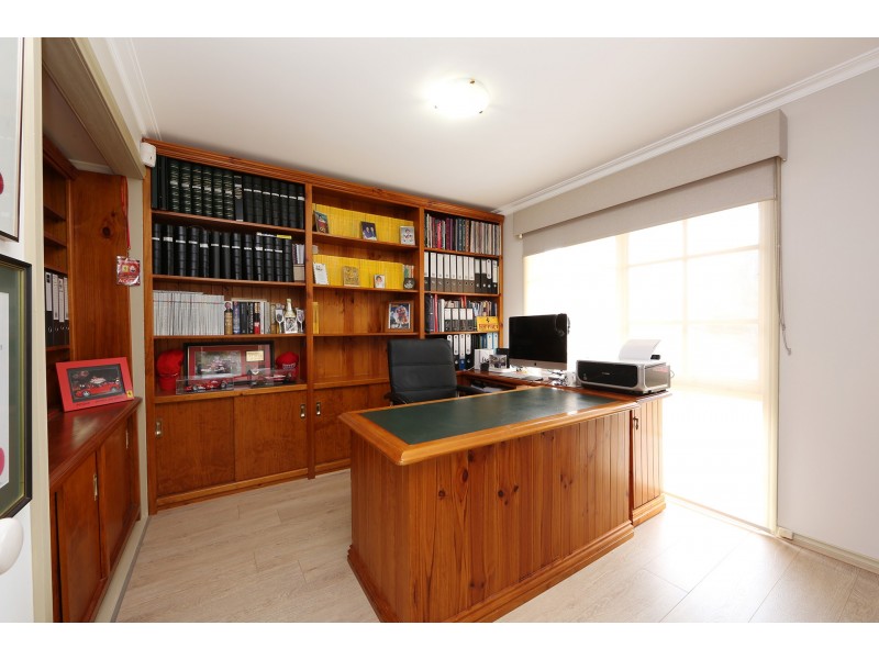 2 Lehhong Close, Rowville VIC 3178