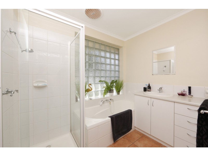 4 Towner Drive, Knoxfield VIC 3180