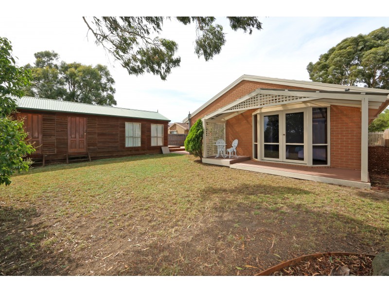 13 Corhanwarrabul Close, Rowville VIC 3178